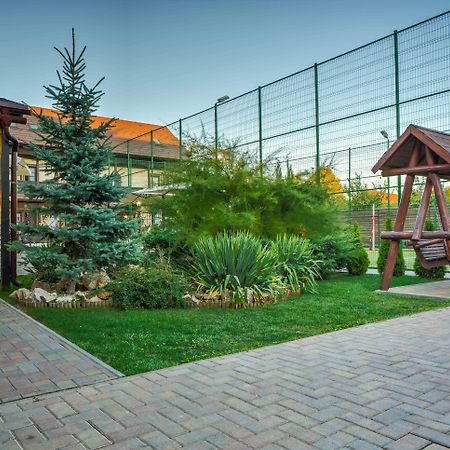 Conacul Ambient Hotel Cristian  Exterior photo