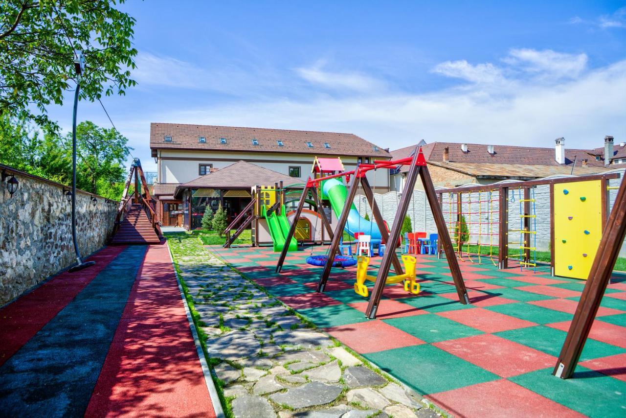 Conacul Ambient Hotel Cristian  Exterior photo